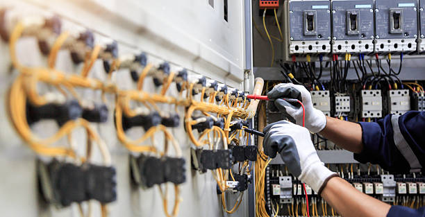 Professional Electrician technician working in Silver Lake, FL
